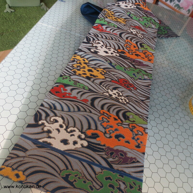 wilde bunte Wellen auf dunkelblau Nagoya Obi