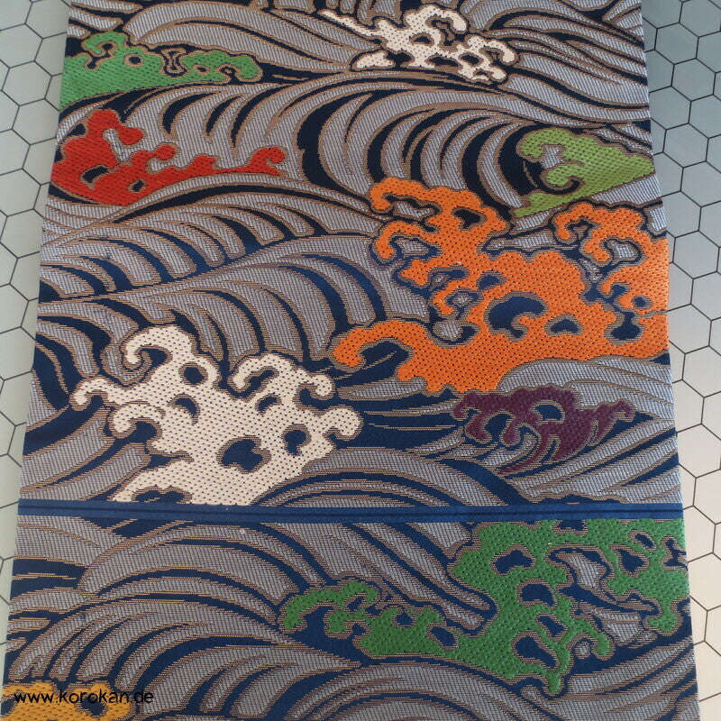 wilde bunte Wellen auf dunkelblau Nagoya Obi