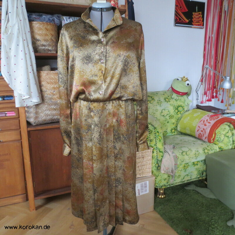Seiden Satin Camouflage Kleid - Stehkragen, Rock mit Falten, langarm, Gr. L
