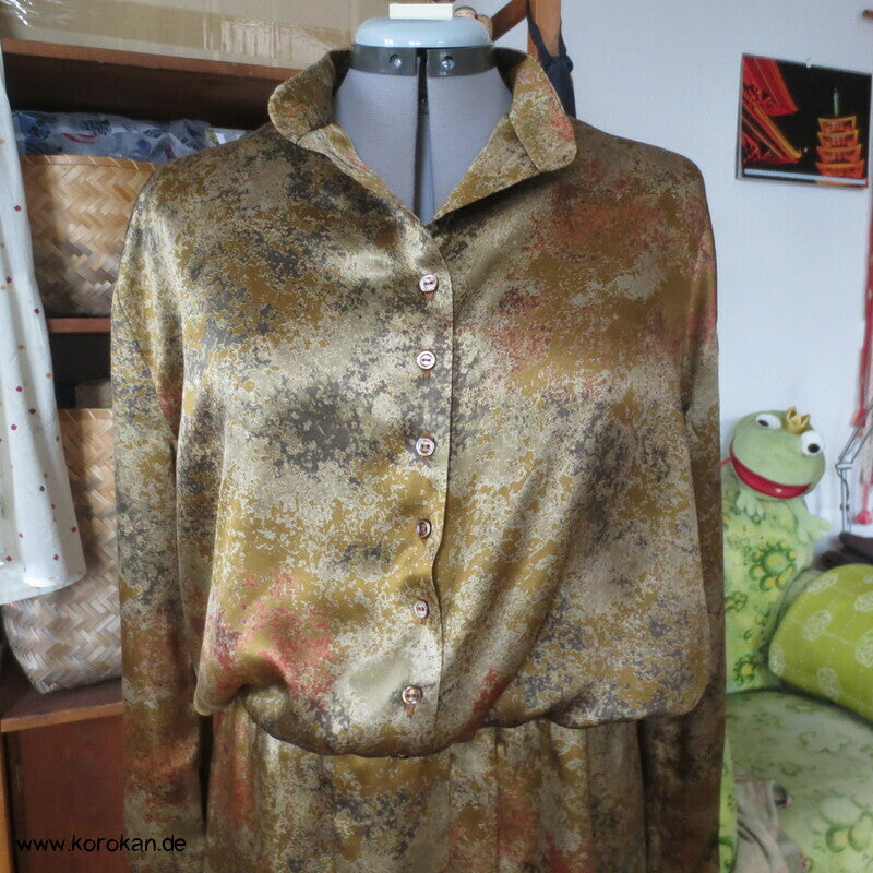 Seiden Satin Camouflage Kleid - Stehkragen, Rock mit Falten, langarm, Gr. L