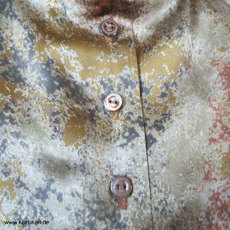 Seiden Satin Camouflage Kleid - Stehkragen, Rock mit Falten, langarm, Gr. L