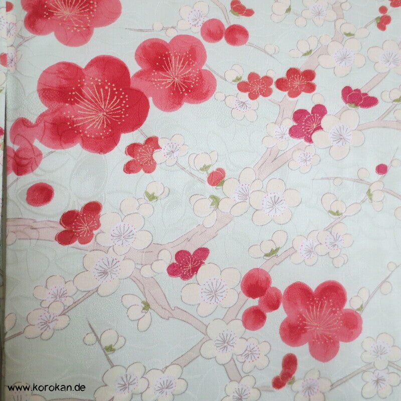 Umeblütenbaum auf hellem blassgrün Schmetterlings Seidendamast Komon Kimono