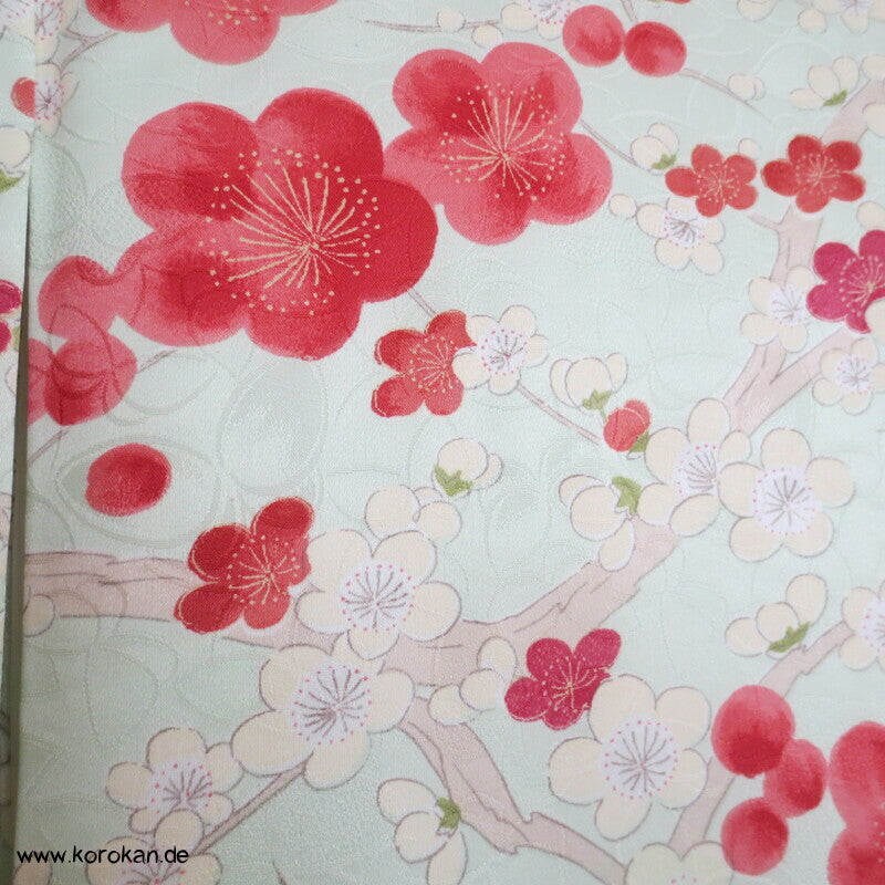 Umeblütenbaum auf hellem blassgrün Schmetterlings Seidendamast Komon Kimono