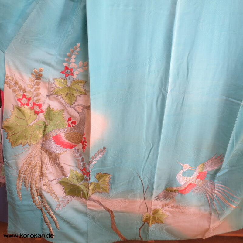 silberne Phönixstickerei auf türkisblauem Seidendamast Furisode