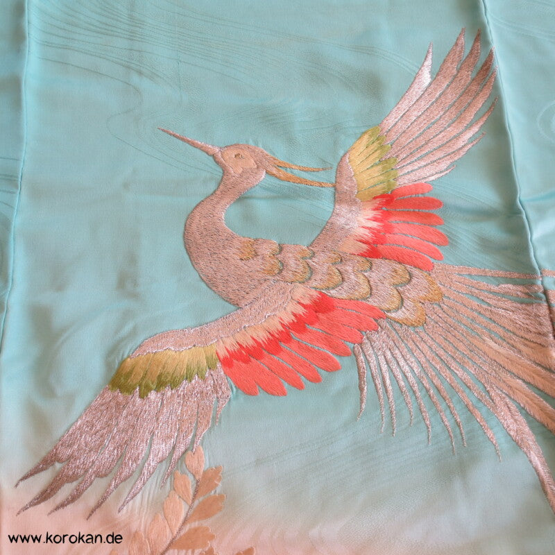 silberne Phönixstickerei auf türkisblauem Seidendamast Furisode