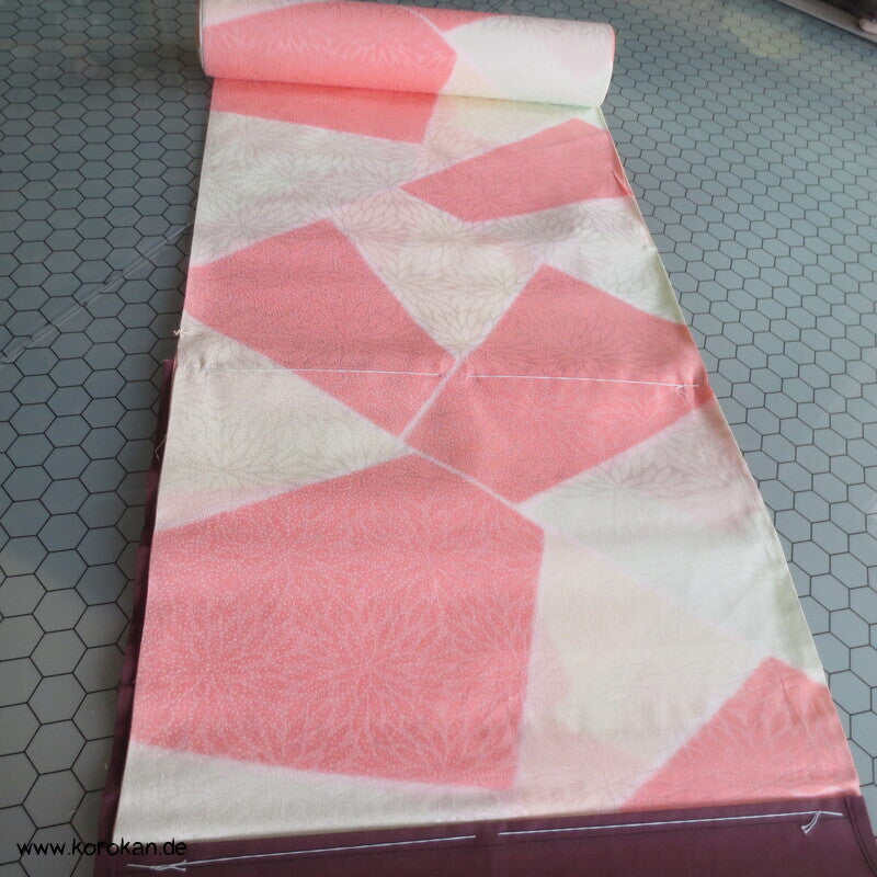 Kiku und Steinplattenmuster Juban Kimono Seiden Stoffrolle