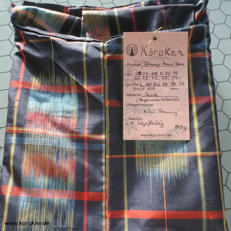 Tsumugi Seiden Kimono mit Kasuri Karo
