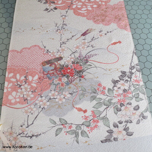 Karieba oder Araihari fein geblümter Kimono Seidendamast Stoff