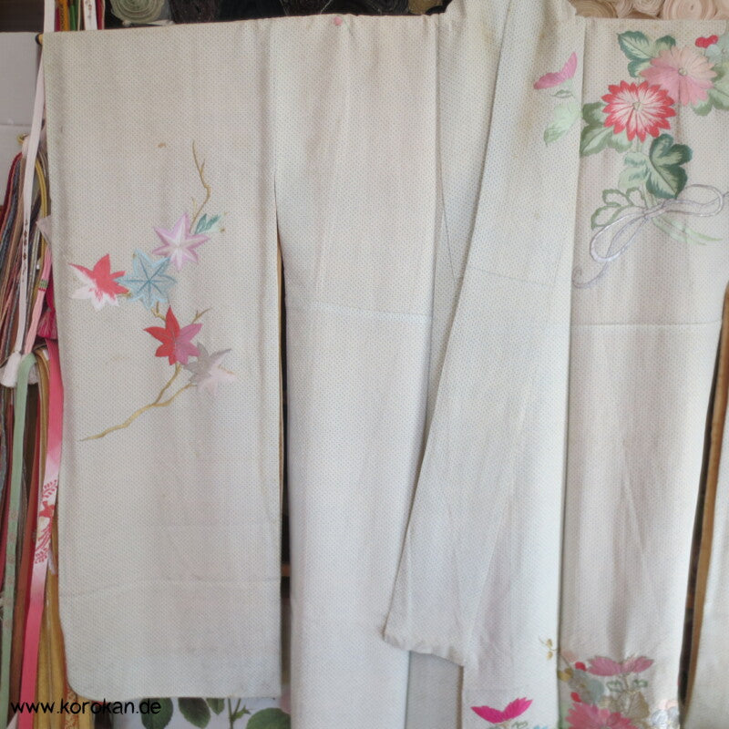 hellblauer Kanoko Druck, Stickereien Furisode Seiden Kimono