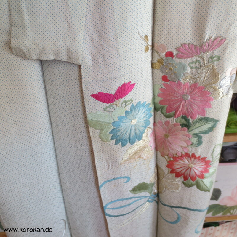 hellblauer Kanoko Druck, Stickereien Furisode Seiden Kimono