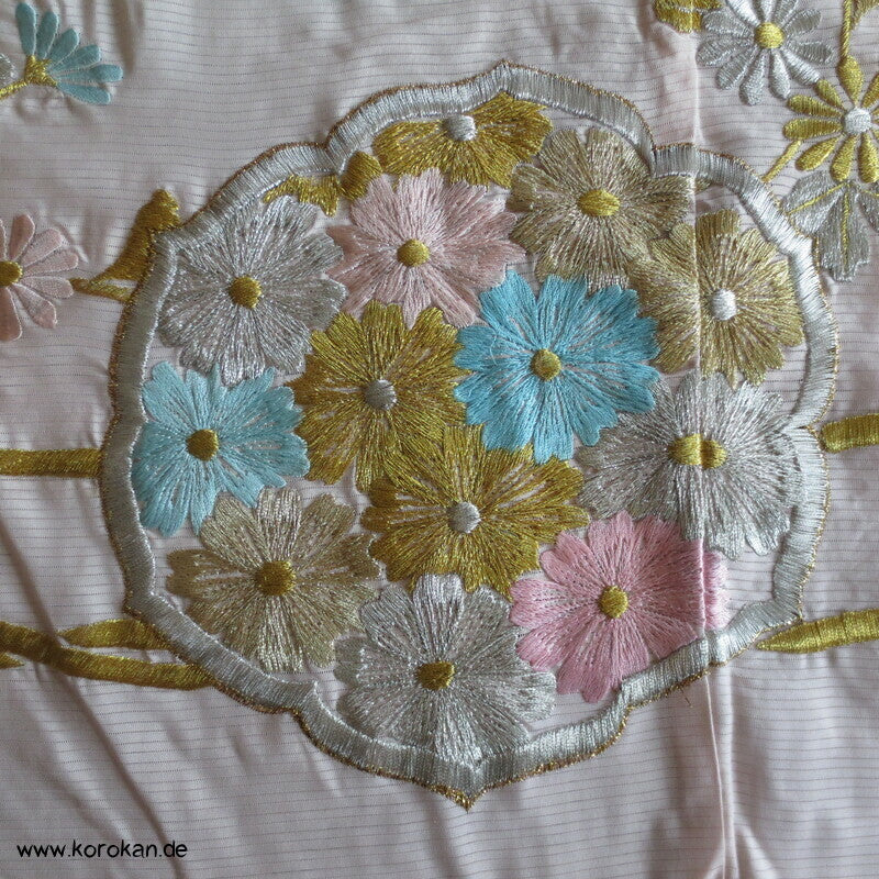 Goldstickerei auf Sommer Rho Seide Furisode Hochzeits Kimono