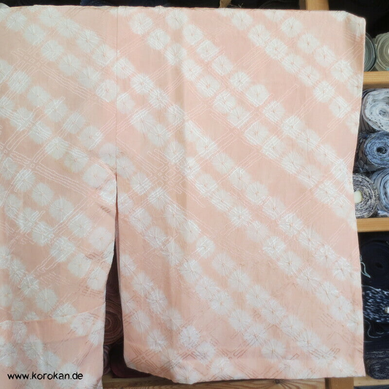 Shibori Seide Juban Unterkimono, Mandarinentenstickereikragen