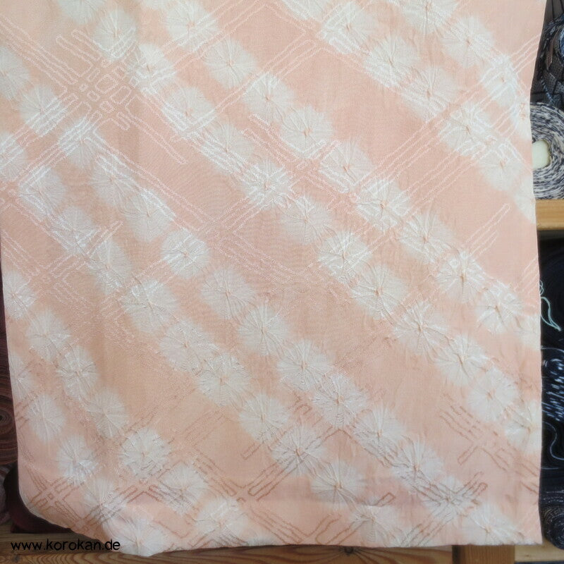 Shibori Seide Juban Unterkimono, Mandarinentenstickereikragen