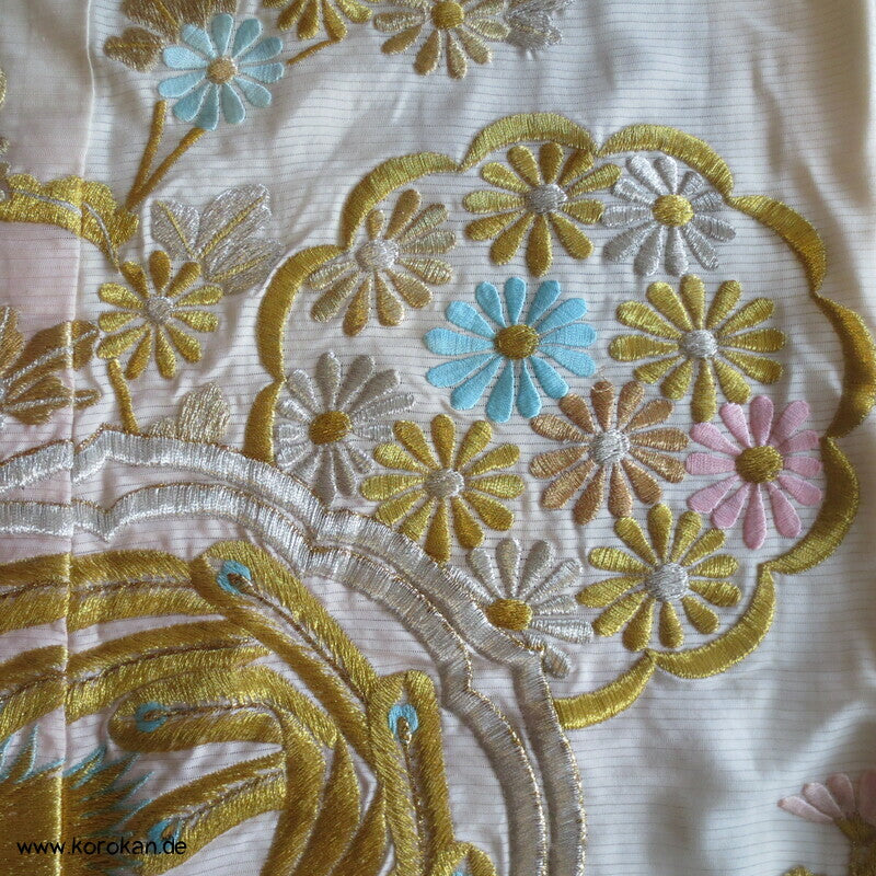 Goldstickerei auf Sommer Rho Seide Furisode Hochzeits Kimono