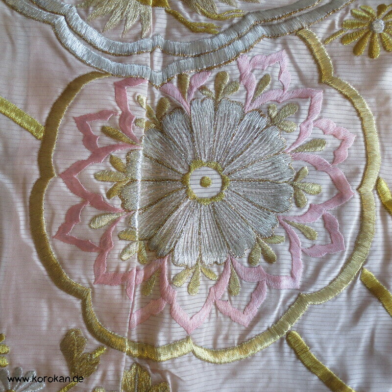 Goldstickerei auf Sommer Rho Seide Furisode Hochzeits Kimono