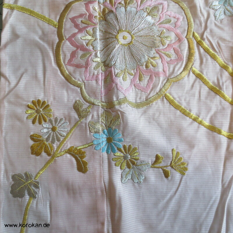 Goldstickerei auf Sommer Rho Seide Furisode Hochzeits Kimono
