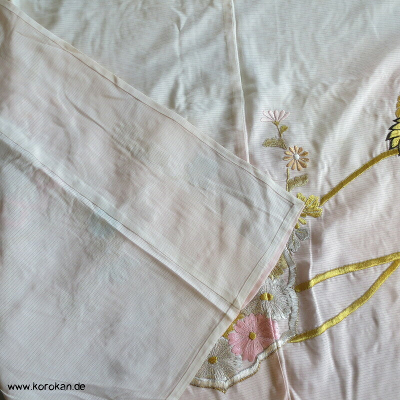 Goldstickerei auf Sommer Rho Seide Furisode Hochzeits Kimono