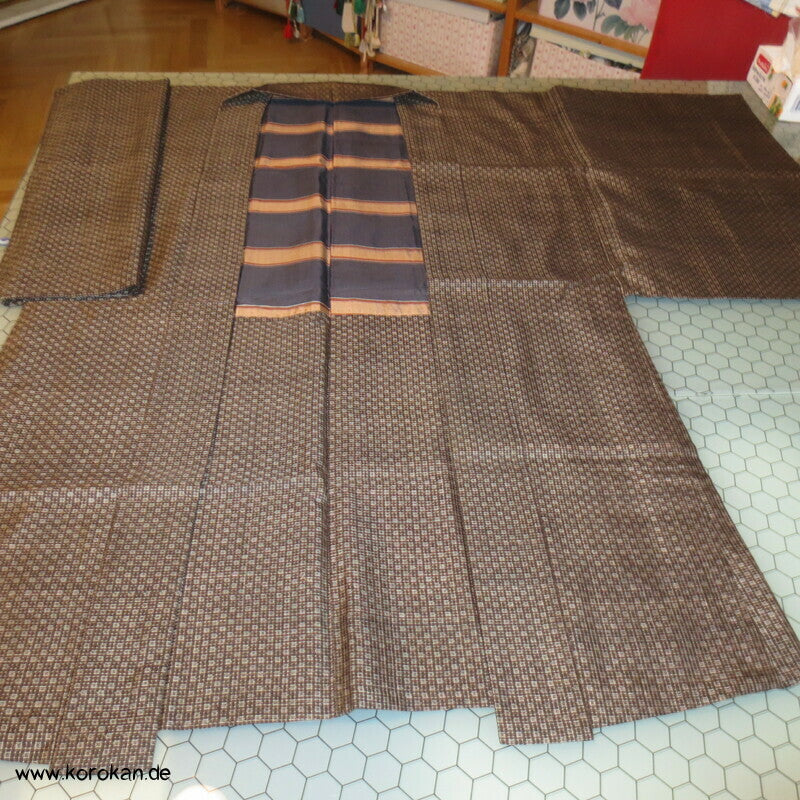 braunes Oshima Tsumugi Seide Kimono + Haori Ensemble