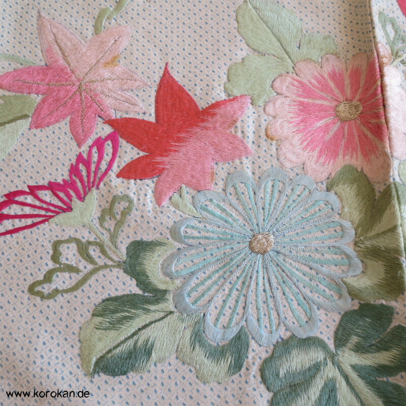 hellblauer Kanoko Druck, Stickereien Furisode Seiden Kimono