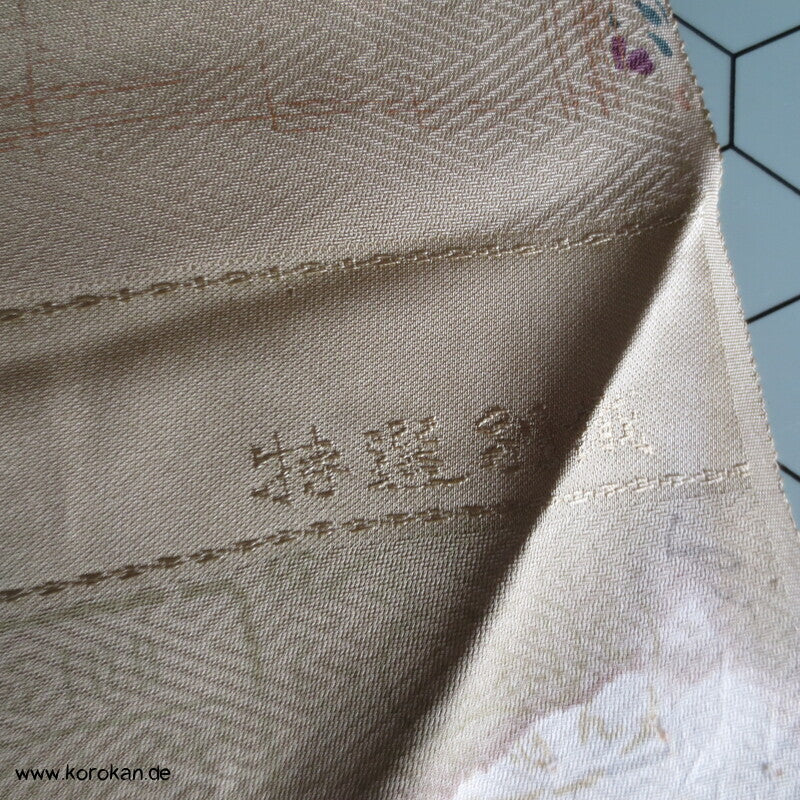 Karinui Kimono Seidendamast Stoff Blumenschwung, bestickt