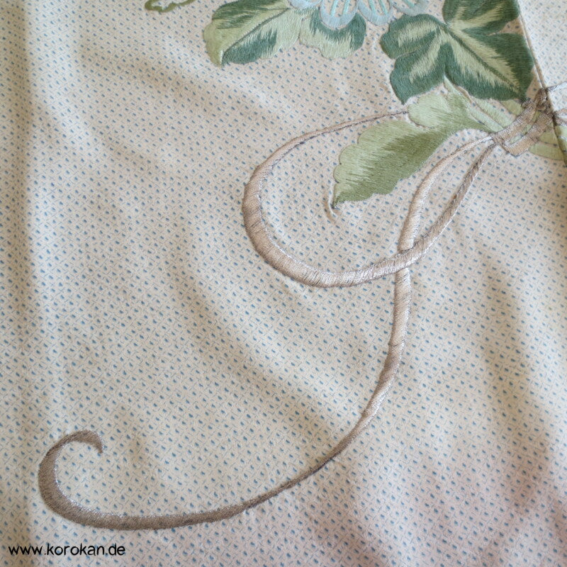 hellblauer Kanoko Druck, Stickereien Furisode Seiden Kimono