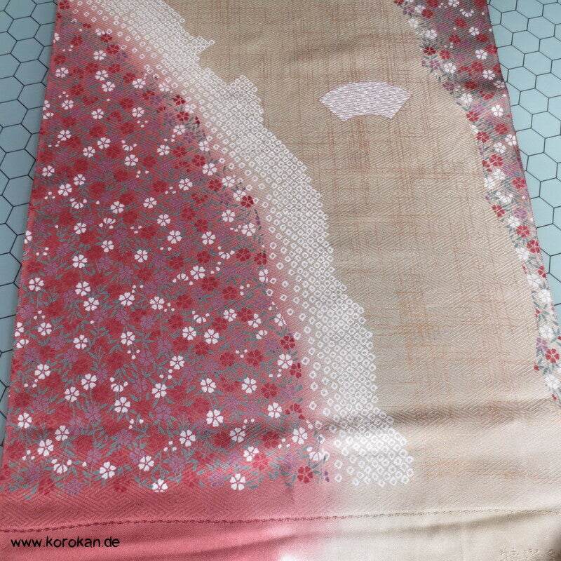 Karinui Kimono Seidendamast Stoff Blumenschwung, bestickt
