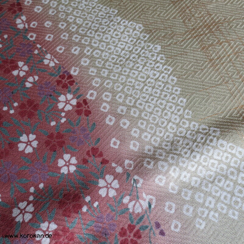 Karinui Kimono Seidendamast Stoff Blumenschwung, bestickt