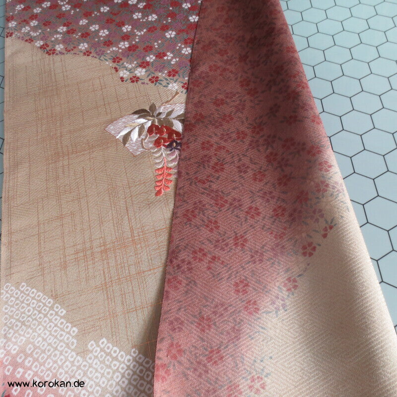 Karinui Kimono Seidendamast Stoff Blumenschwung, bestickt