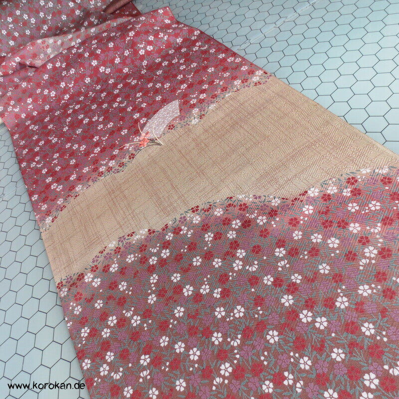 Karinui Kimono Seidendamast Stoff Blumenschwung, bestickt