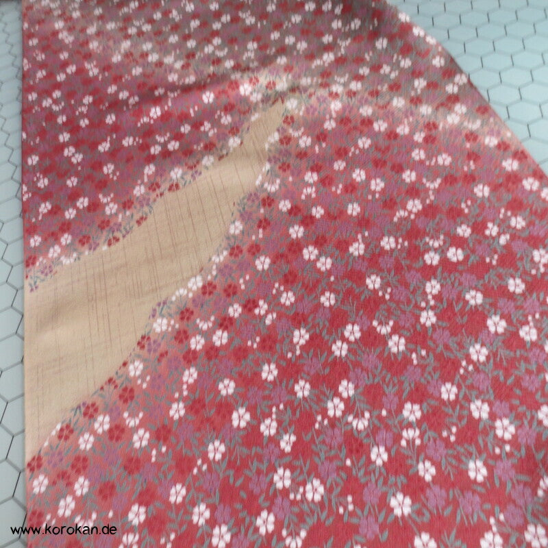 Karinui Kimono Seidendamast Stoff Blumenschwung, bestickt