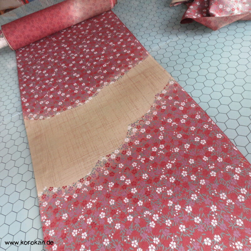 Karinui Kimono Seidendamast Stoff Blumenschwung, bestickt