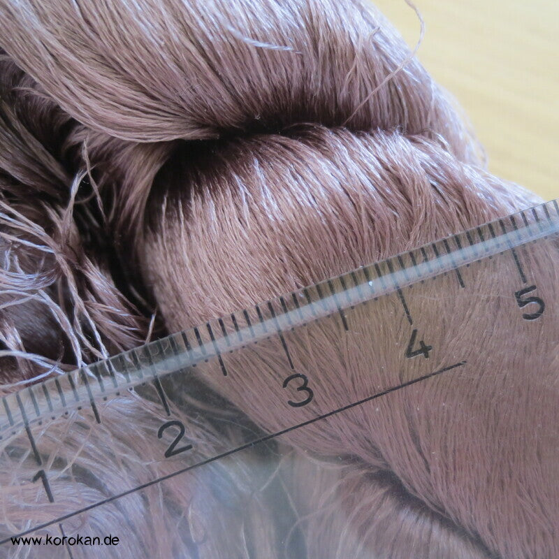 rötliches mauve Seidengarn zum Weben aus japanischer Obi Werkstatt
