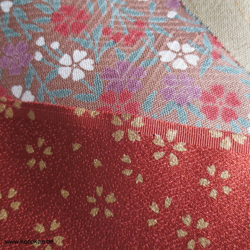Karinui Kimono Seidendamast Stoff Blumenschwung, bestickt