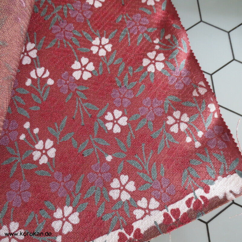 Karinui Kimono Seidendamast Stoff Blumenschwung, bestickt