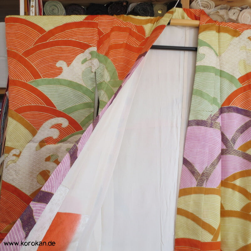 bunte bestickte Wellen Seidendamast Furisode Kimono