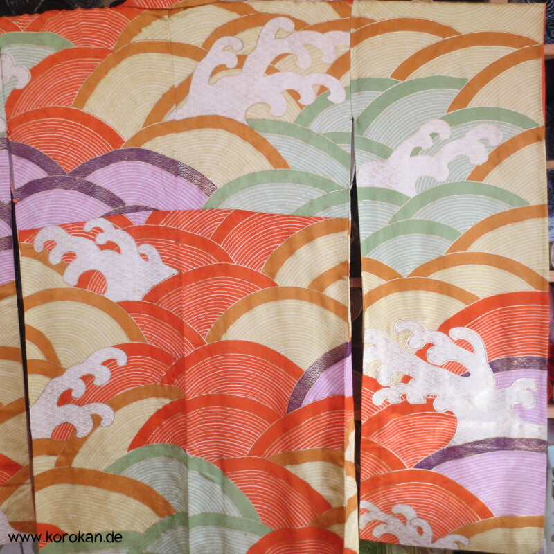 bunte bestickte Wellen Seidendamast Furisode Kimono