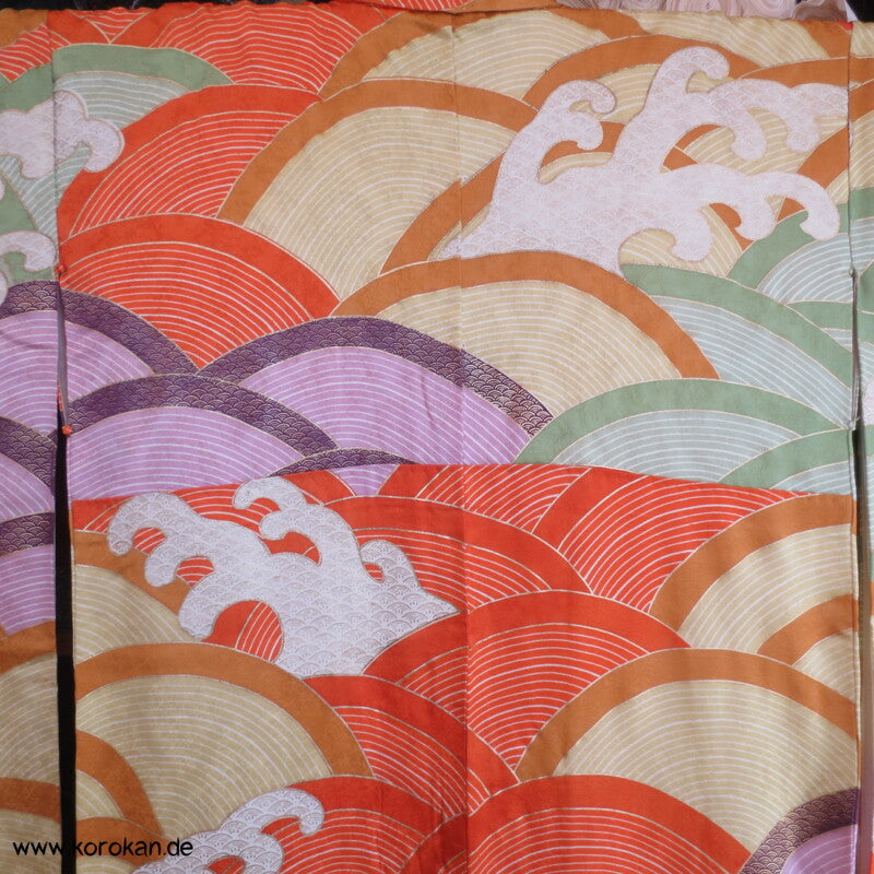 bunte bestickte Wellen Seidendamast Furisode Kimono