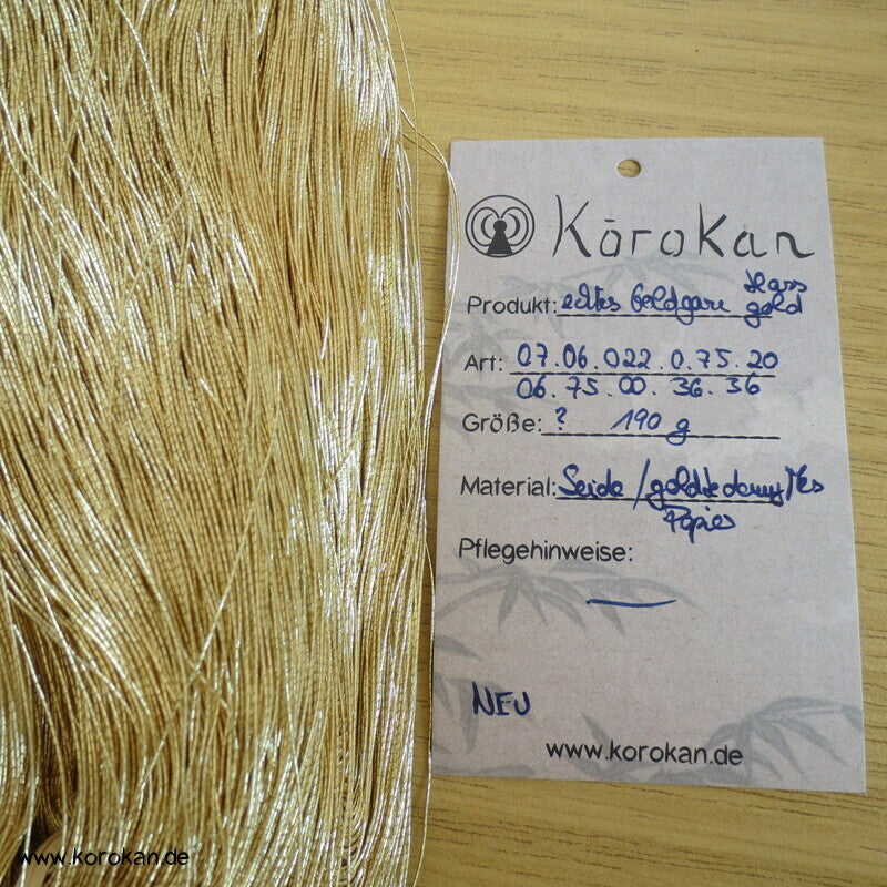 blassgoldenes Seidengoldgarn aus japanischer Obi Werkstatt