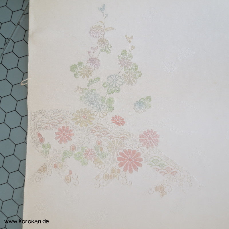 Chrysanthemen Urushi und Goldfäden - Seidenstoff Tanmono