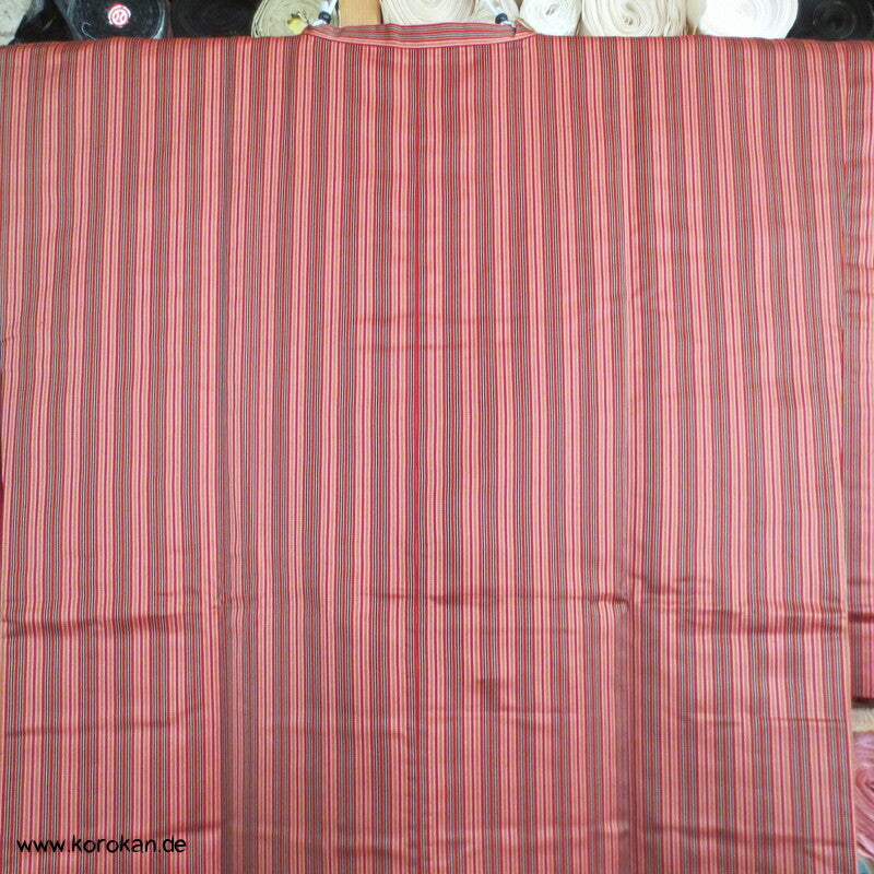 dunkelrot gestreifter Seidensatin Michiyuki Kimono Regenmantel