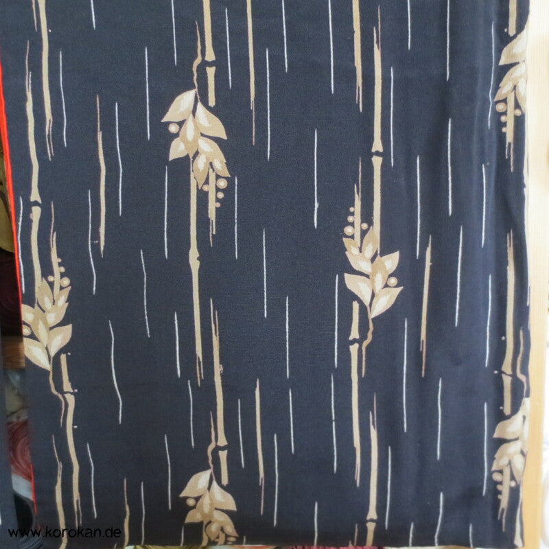 Bambus auf schwarz, antiker Seidencrepe Komon Kimono, rotes Futter