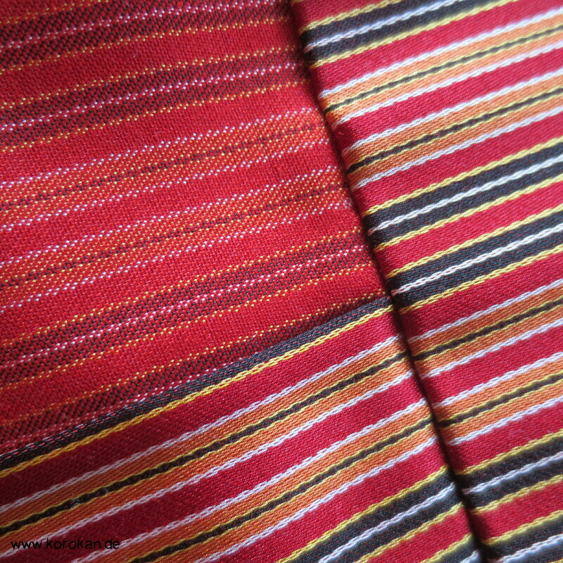 dunkelrot gestreifter Seidensatin Michiyuki Kimono Regenmantel
