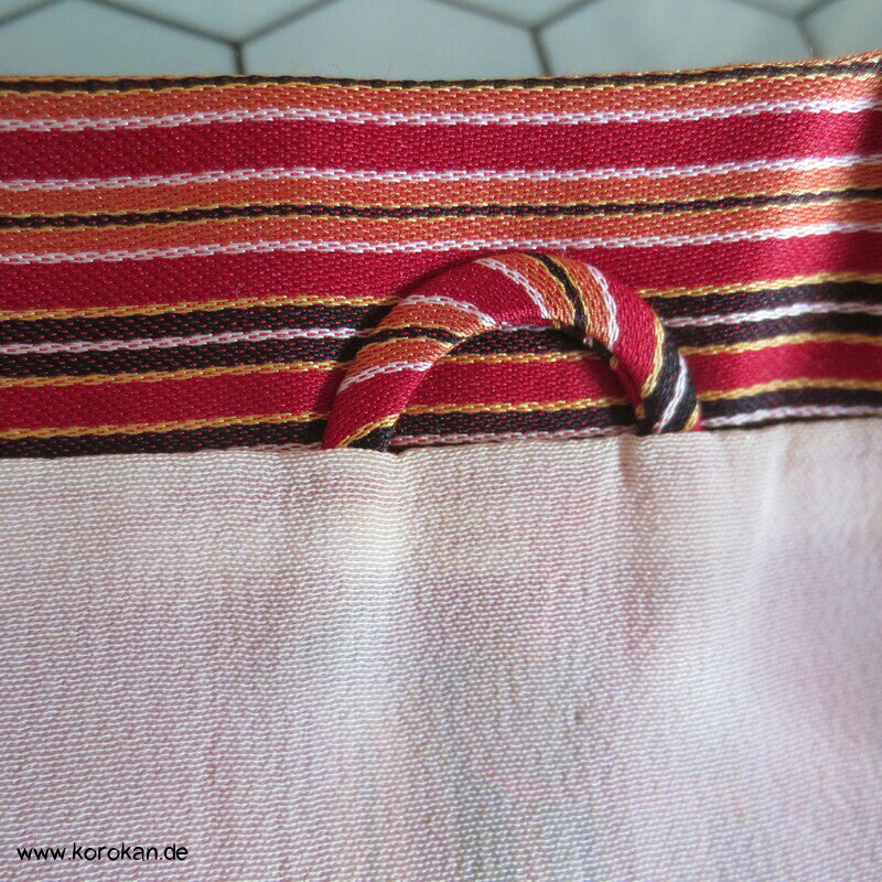 dunkelrot gestreifter Seidensatin Michiyuki Kimono Regenmantel