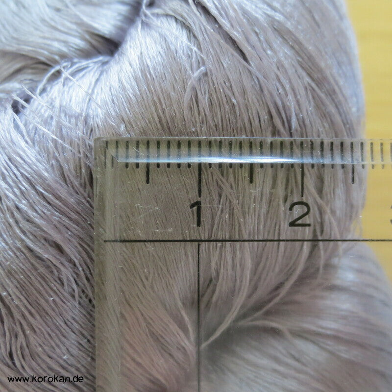 blaumauve Seidengarn zum Weben aus japanischer Obi Werkstatt