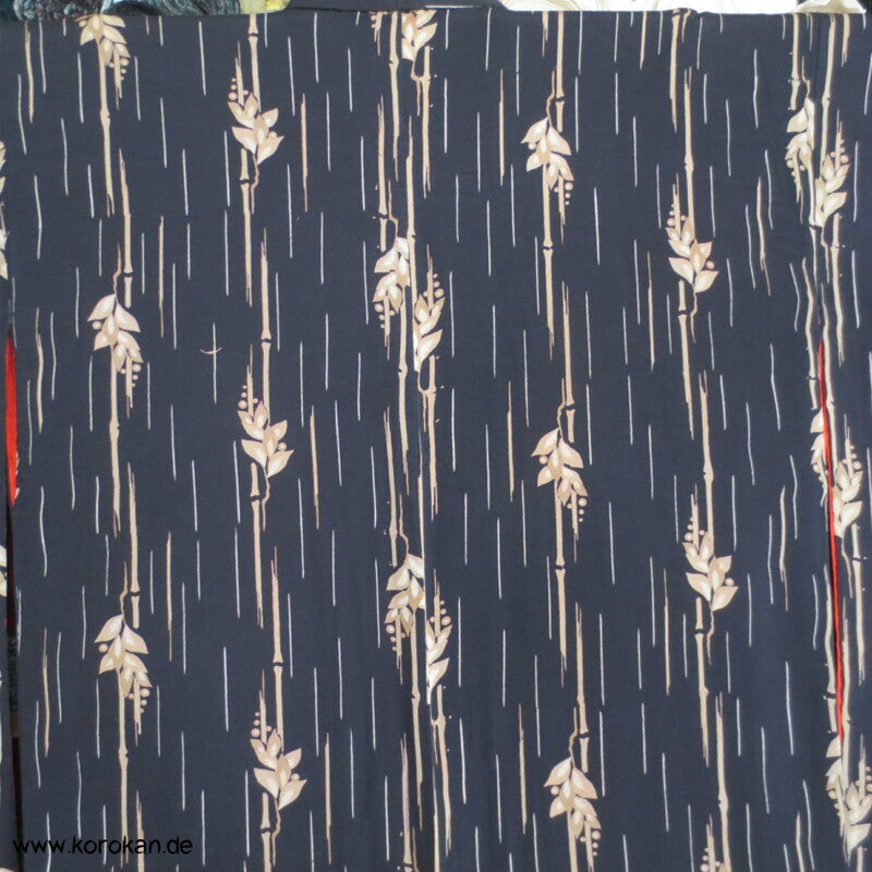 Bambus auf schwarz, antiker Seidencrepe Komon Kimono, rotes Futter