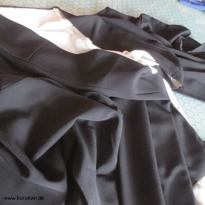 großer 5 Mon Mofuku, formeller schwarzer Seidencrepe Kimono