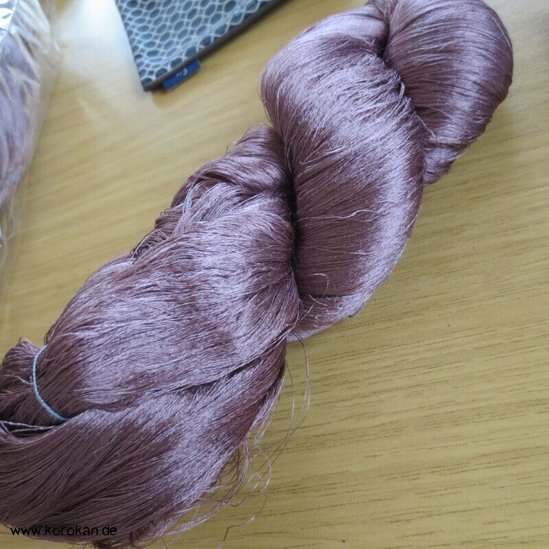 mauve Seidengarn zum Weben aus japanischer Obi Werkstatt
