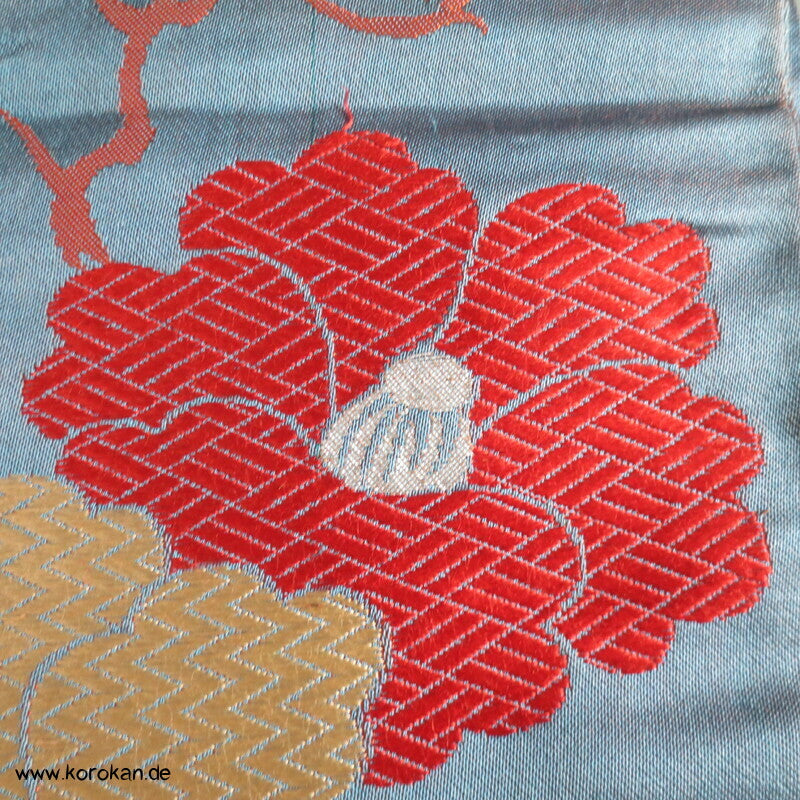 Kamelien auf blaugrauem Satin antiker Nagoya Obi Seidenbrokat Kimonogürtel
