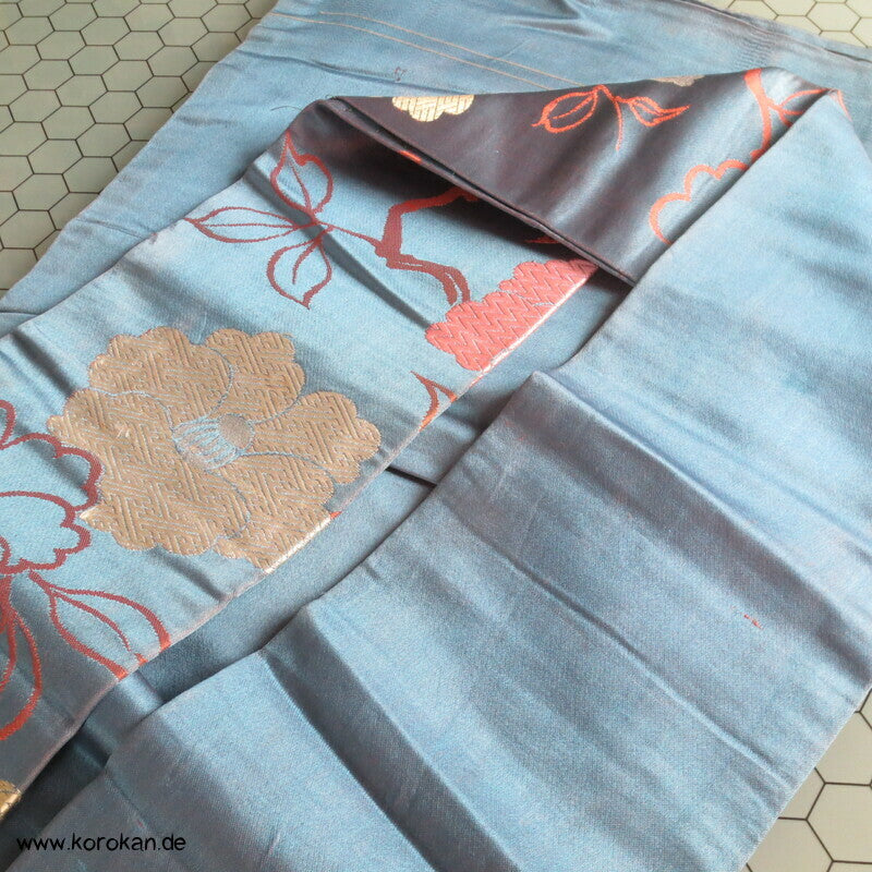 Kamelien auf blaugrauem Satin antiker Nagoya Obi Seidenbrokat Kimonogürtel