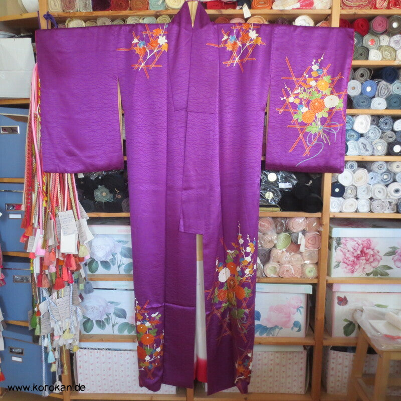 Blüten in Bambusgitter Seidendamast Homongi Kimono